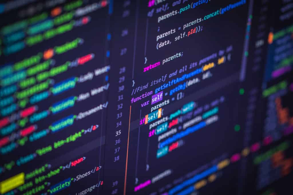 Was ist neu in PHP 7.4? 3 Code auf Monitor